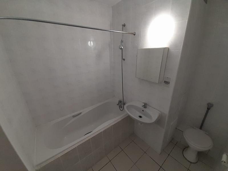 To Let 1 Bedroom Property for Rent in Loevenstein Western Cape